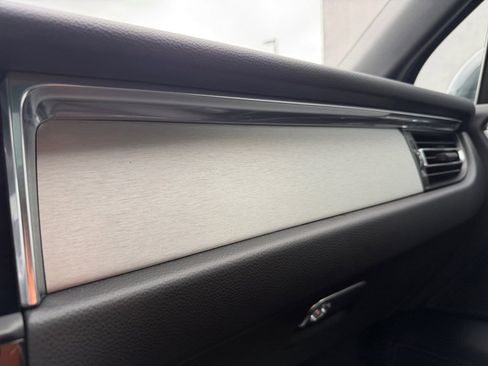 Certified 2025 Porsche Macan AWD/4WD image 29