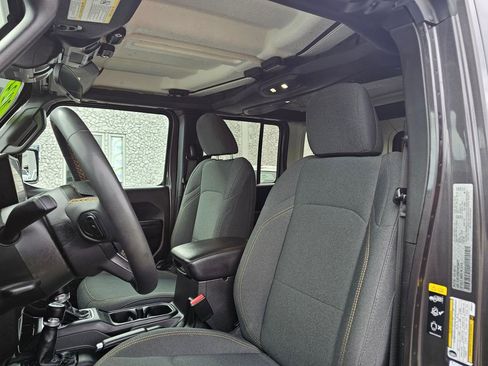 Used 2024 Jeep Wrangler Unlimited Sport AWD/4WD image 18