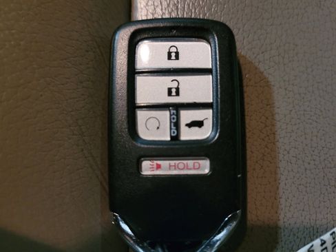 Used 2016 Honda Pilot Touring image 32