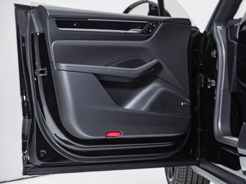 New 2026 Porsche Macan 4 Electric image 25