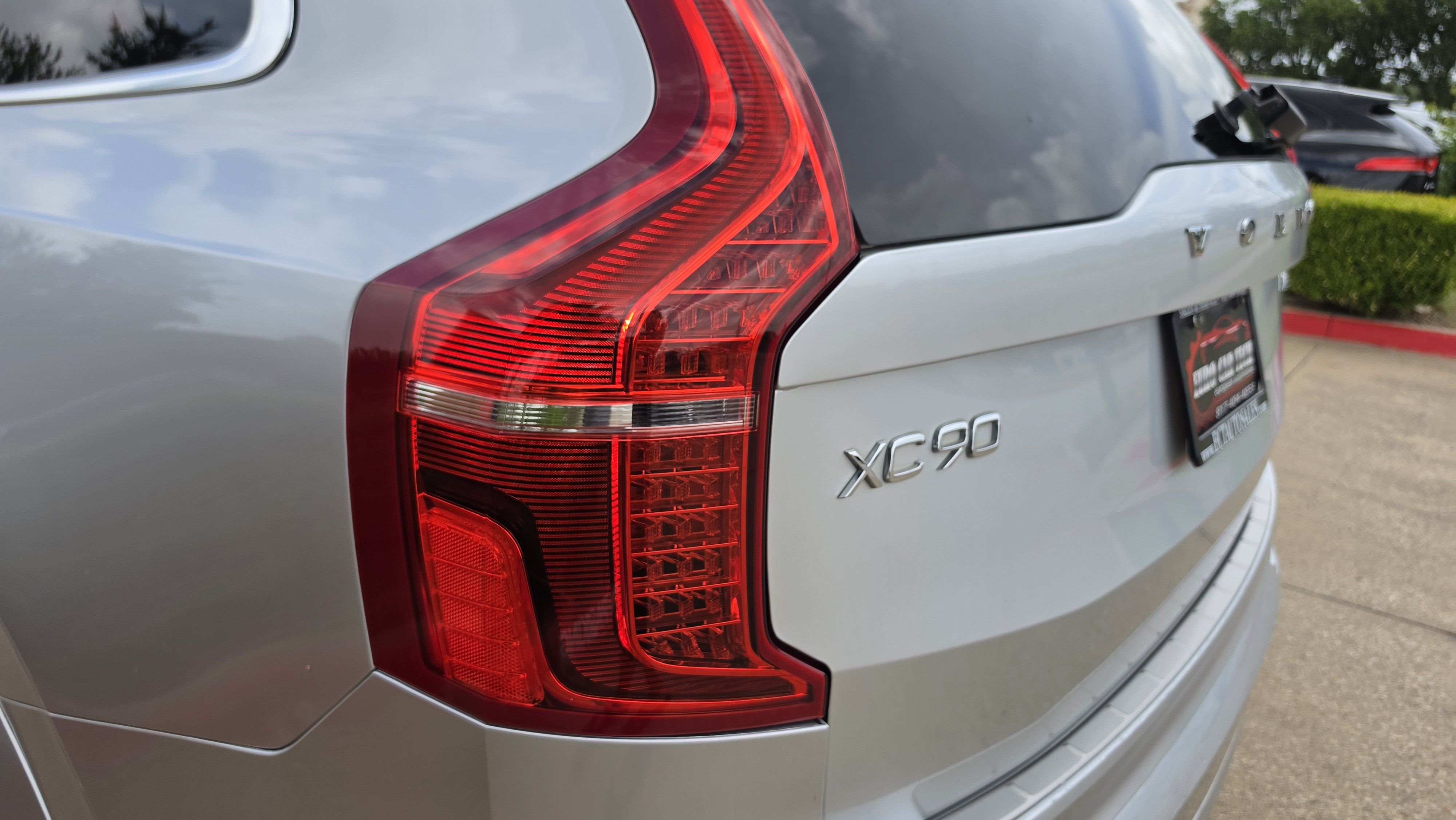 Used 2018 Volvo XC90 T6 Momentum w/ Convenience Package AWD/4WD image 10