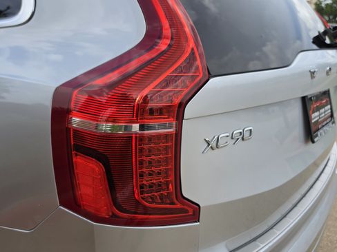 Used 2018 Volvo XC90 T6 Momentum w/ Convenience Package AWD/4WD image 10
