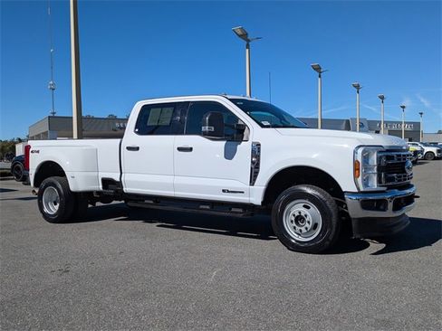 Certified 2024 Ford F350 XLT image 2