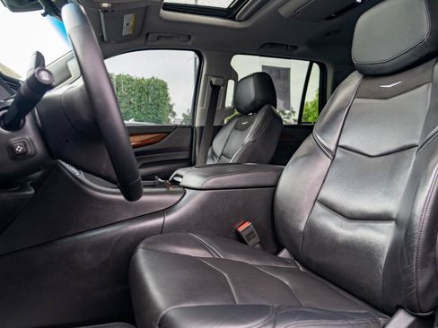 Used 2019 Cadillac Escalade Premium Luxury AWD/4WD image 16