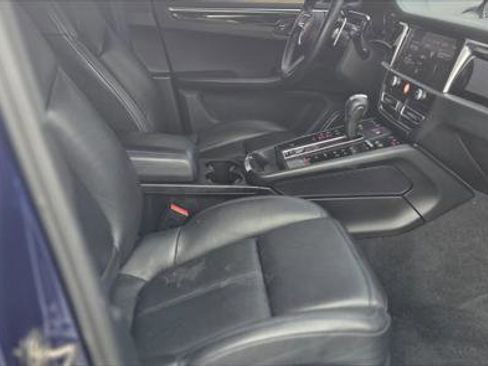 Used 2022 Porsche Macan w/ Premium Package Plus image 18