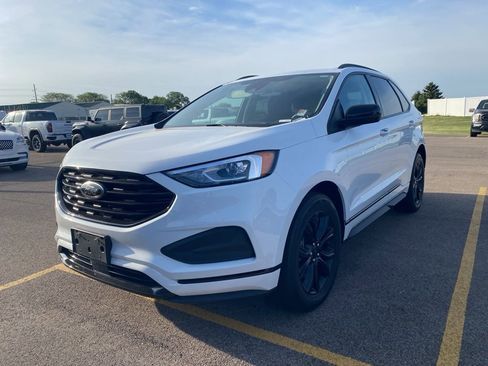 Used 2022 Ford Edge SE w/ Black Appearance Package AWD/4WD image 16