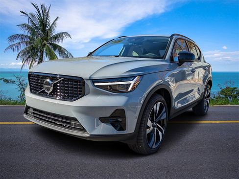 New 2025 Volvo XC40 B5 Plus w/ Climate Package image 7
