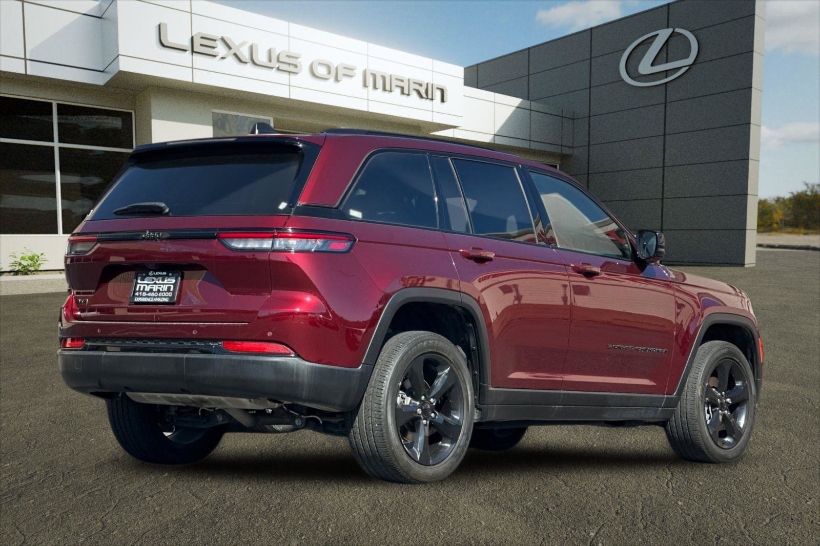 Used 2023 Jeep Grand Cherokee Altitude AWD/4WD image 9