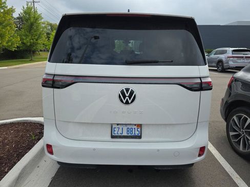 Used 2025 Volkswagen ID. Buzz Pro S Plus RWD image 9