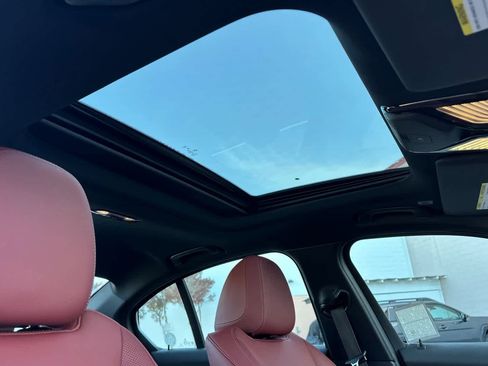 Used 2025 BMW 330i Sedan image 17