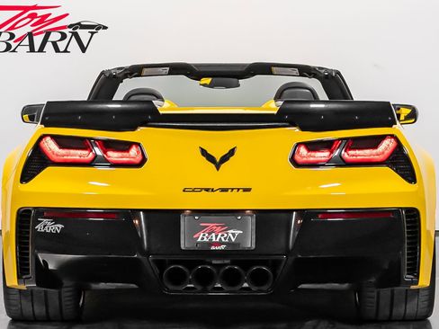 Used 2015 Chevrolet Corvette Z06 w/ 2LZ Preferred Equipment Group image 4
