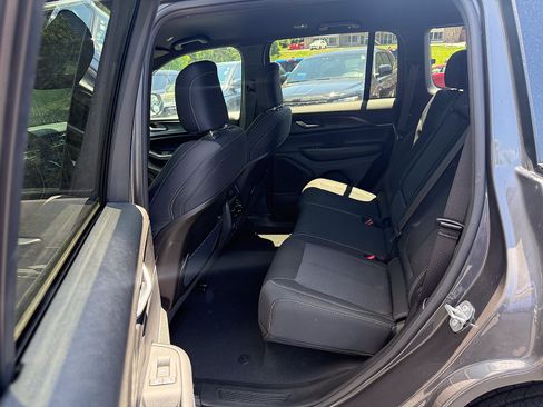 Used 2025 Jeep Grand Cherokee Laredo w/ Luxury Tech Group I AWD/4WD image 11