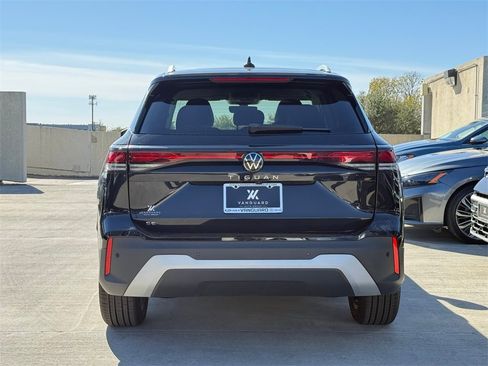 New 2026 Volkswagen Tiguan SE image 9