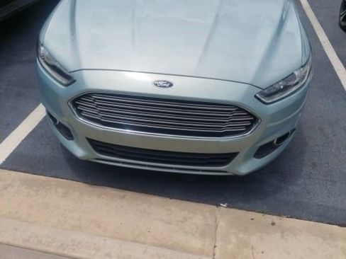 Used 2014 Ford Fusion SE w/ Equipment Group 502A FWD image 16
