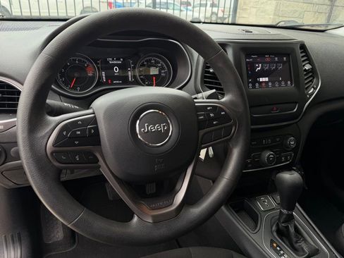 Used 2019 Jeep Cherokee Latitude w/ Popular Appearance Group FWD image 12