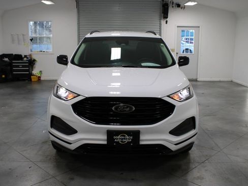 Used 2022 Ford Edge SE w/ Black Appearance Package image 3