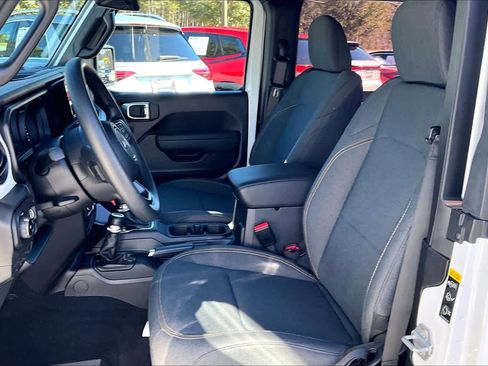 Used 2025 Jeep Wrangler Sport image 7