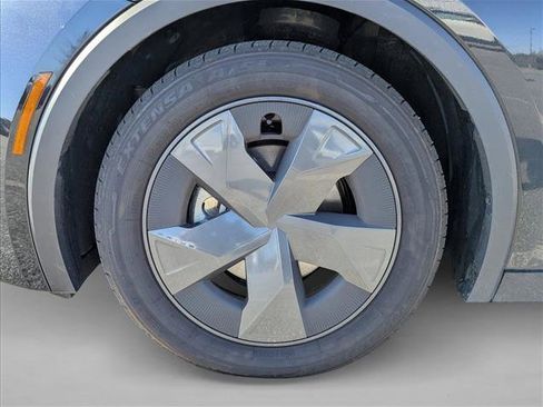 Used 2025 Toyota Prius LE image 9