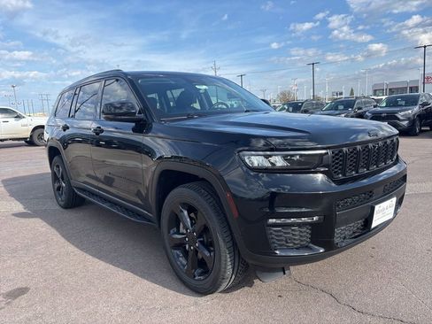 Used 2022 Jeep Grand Cherokee L Limited w/ Luxury Tech Group II AWD/4WD image 3