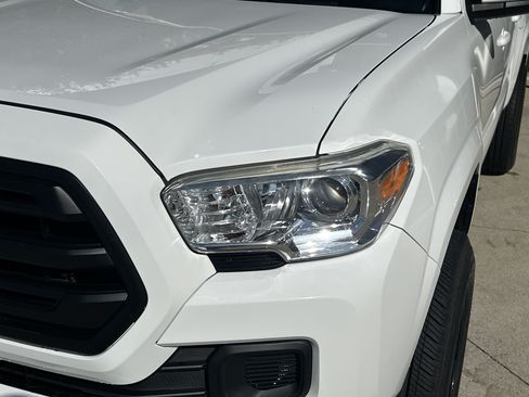 Used 2018 Toyota Tacoma SR w/ SR Convenience Package AWD/4WD image 11