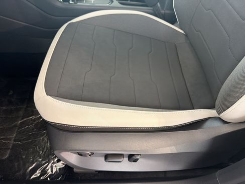New 2026 Volkswagen Taos SE FWD image 15