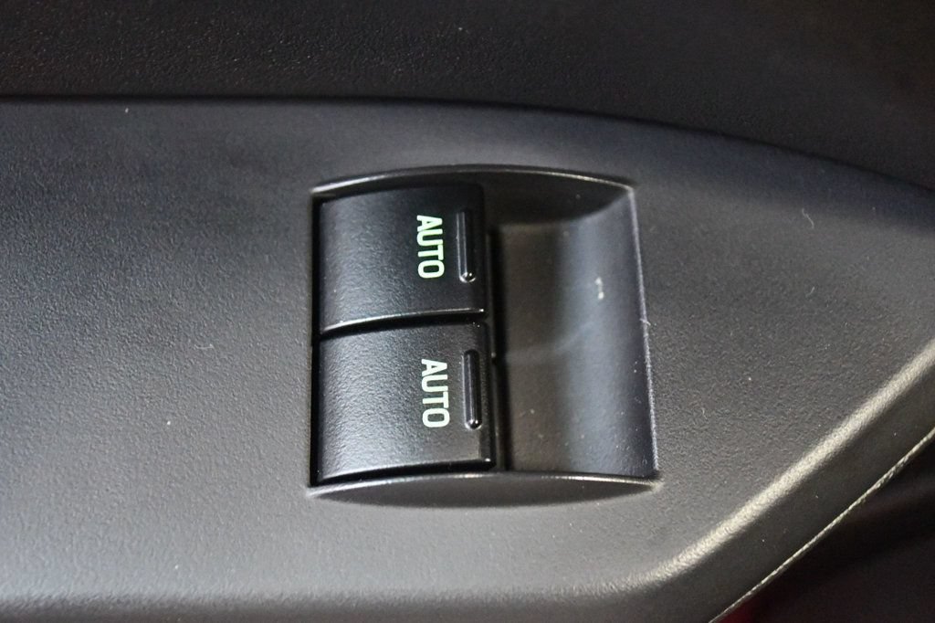 Used 2005 Ford Mustang GT RWD image 50