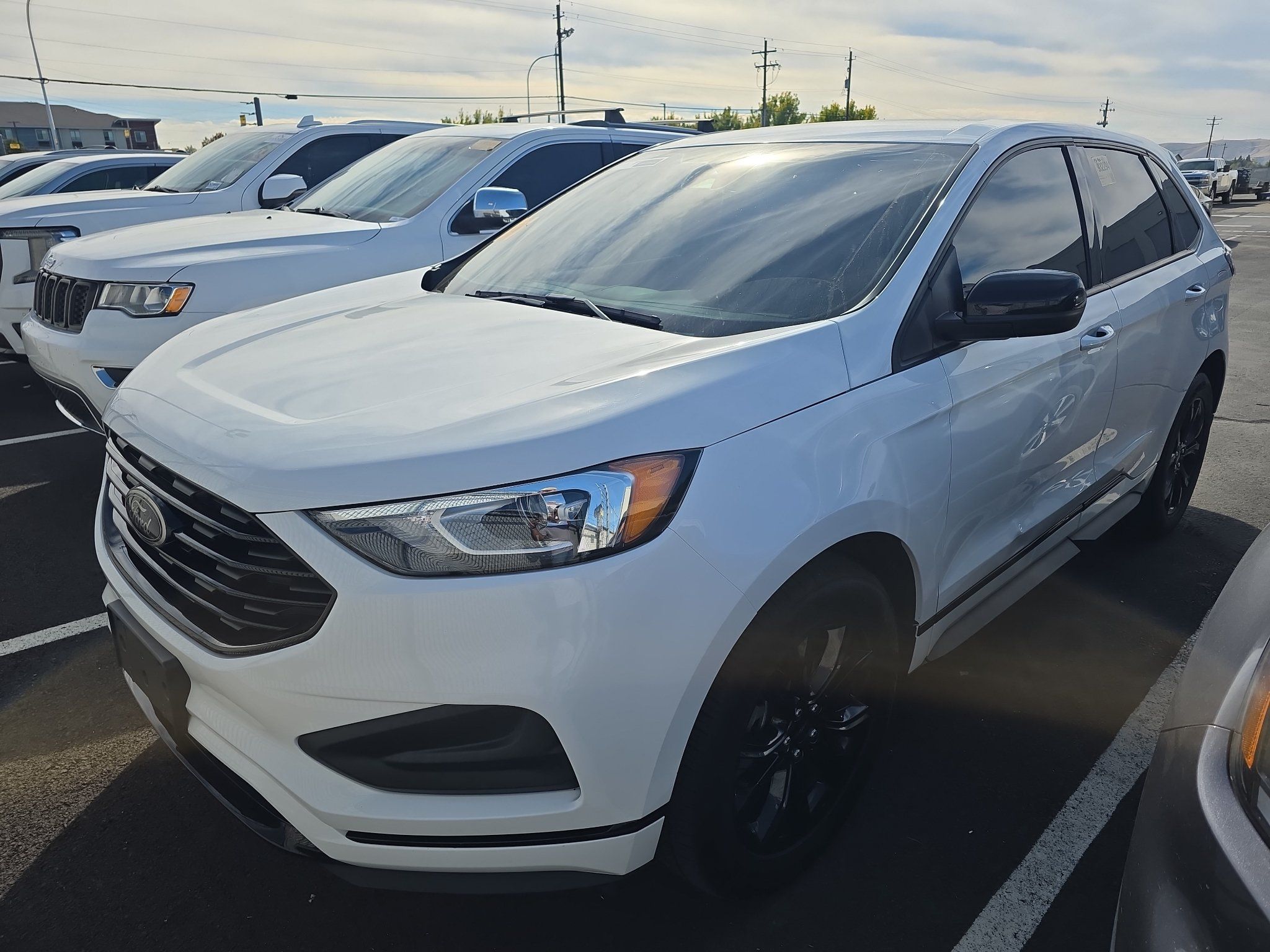 Used 2024 Ford Edge SE w/ Black Appearance Package AWD/4WD image 1