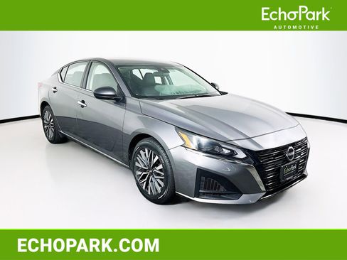 Used 2024 Nissan Altima 2.5 SV image 1