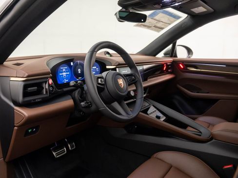 New 2025 Porsche Macan 4S Electric image 4