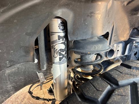 Used 2018 Jeep Wrangler Unlimited Sahara image 3