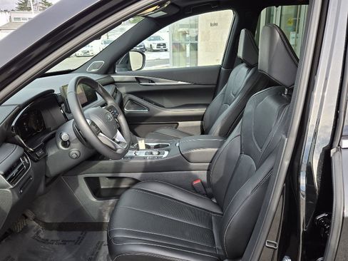 Certified 2025 INFINITI QX60 Luxe w/ Black Edition image 3