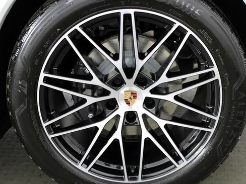 Certified 2026 Porsche Cayenne Coupe AWD/4WD image 11