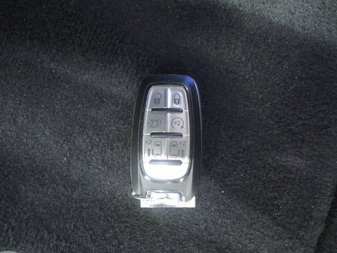 Used 2024 Chrysler Pacifica Limited FWD image 28