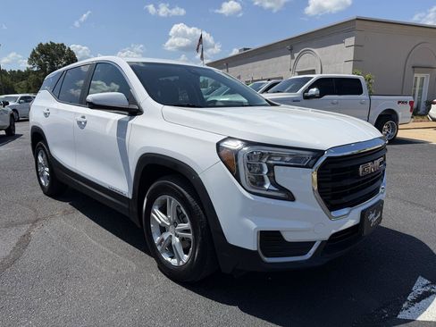 Used 2023 GMC Terrain SLE FWD image 3