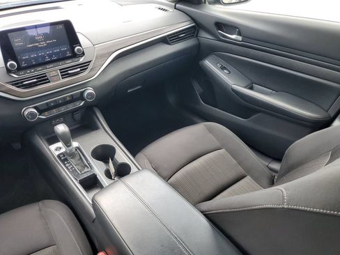 Used 2025 Nissan Altima 2.5 SV FWD image 13