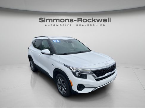 Used 2023 Kia Seltos EX AWD/4WD image 7