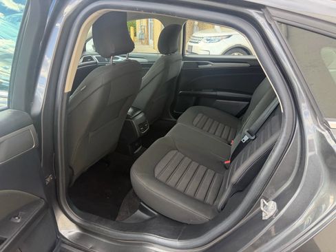 Used 2019 Ford Fusion SE image 32