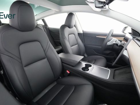 Used 2023 Tesla Model 3 Standard Range image 8