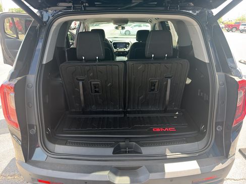 Used 2021 GMC Acadia SLE w/ Driver Convenience Package FWD image 12