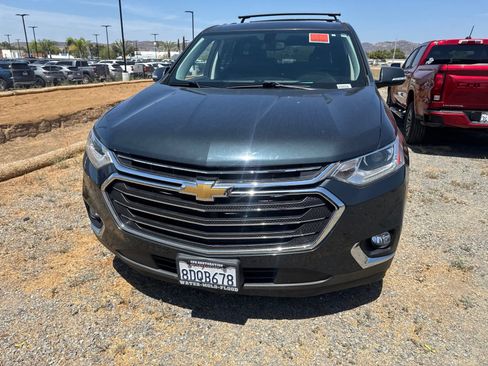 Used 2018 Chevrolet Traverse LT FWD image 2