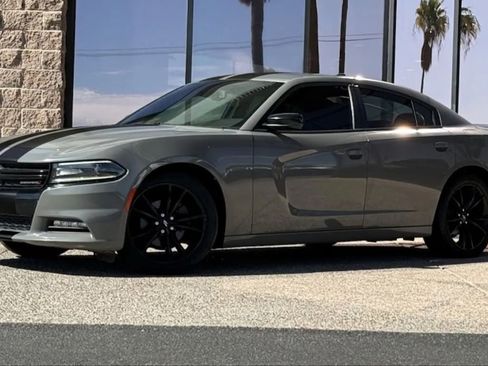 Used 2017 Dodge Charger SXT w/ Blacktop Package RWD image 3