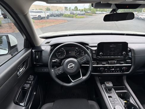 Used 2022 Nissan Pathfinder SV w/ SV Premium Package AWD/4WD image 16