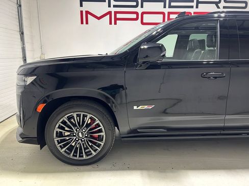Used 2023 Cadillac Escalade ESV V AWD/4WD image 3