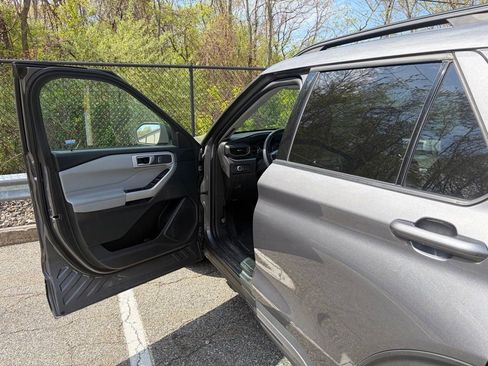 Used 2021 Ford Explorer XLT w/ Equipment Group 202A AWD/4WD image 10