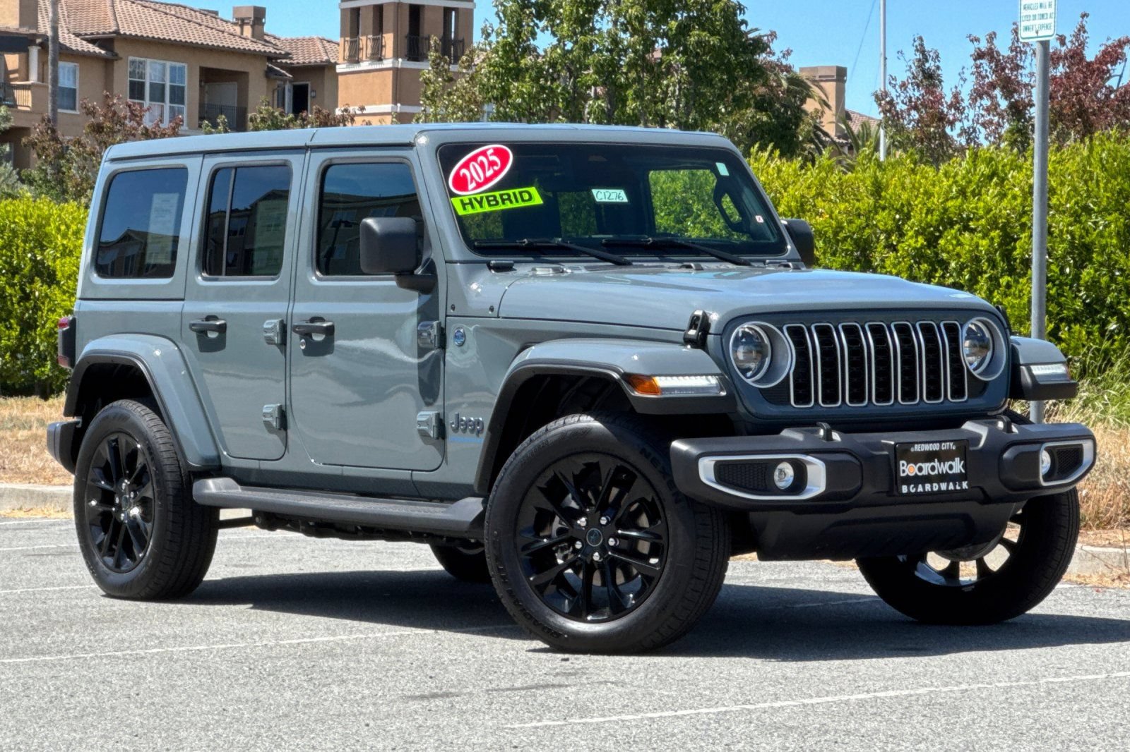 Used 2025 Jeep Wrangler Unlimited Sahara AWD/4WD image 2