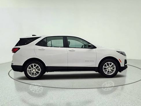 Used 2023 Chevrolet Equinox LS FWD image 7