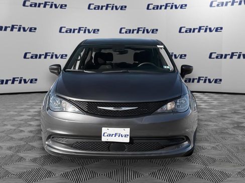 Used 2023 Chrysler Voyager LX image 9