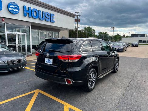 Used 2017 Toyota Highlander XLE w/ Carpet Mat Package AWD/4WD image 10