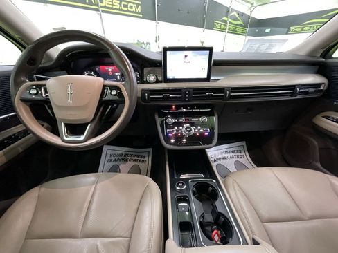 Used 2020 Lincoln Corsair AWD w/ Premium Package image 17