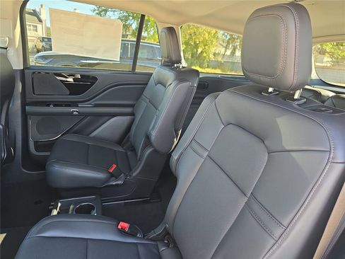 New 2026 Lincoln Aviator AWD image 12